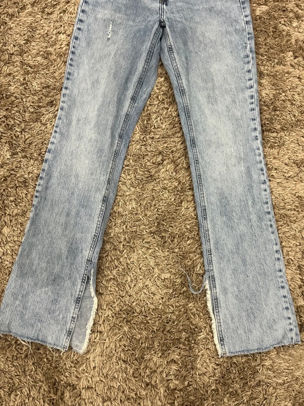 Zara Light Wash Wide-Leg Flare Jeans - Picture 4 of 6